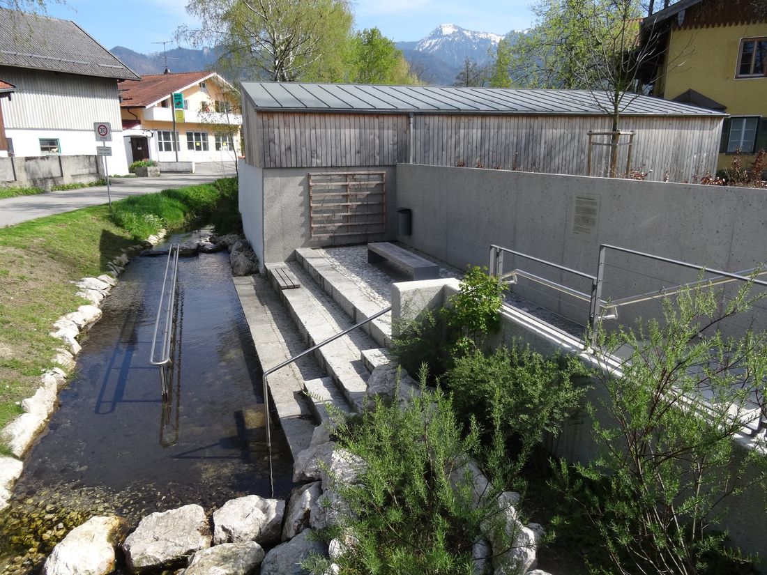 Wassertretbecken in Mietenkam