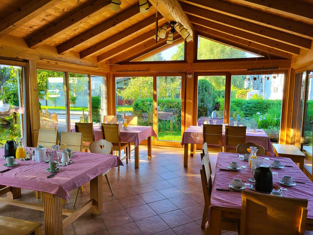 Frühstück im Wintergarten
