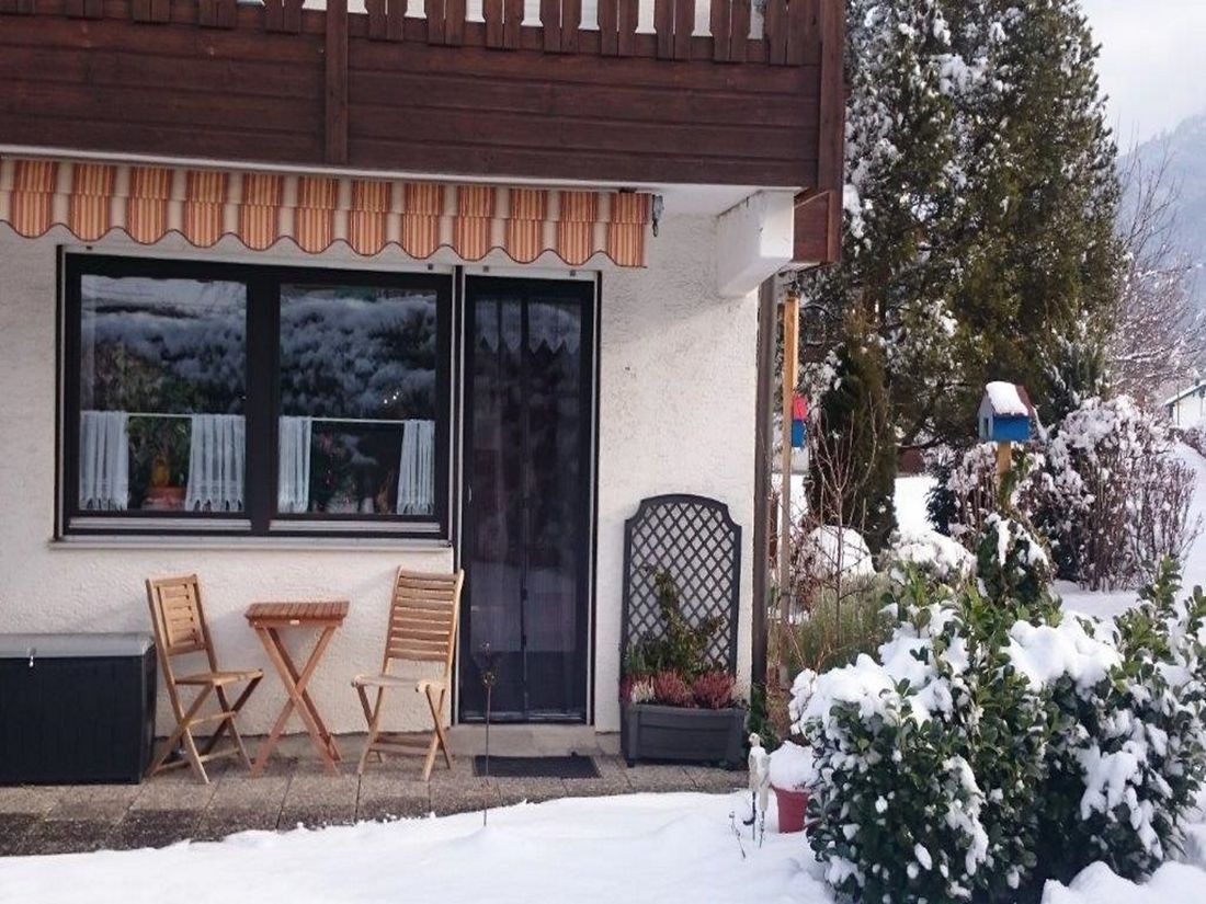 Hausansicht im Winter