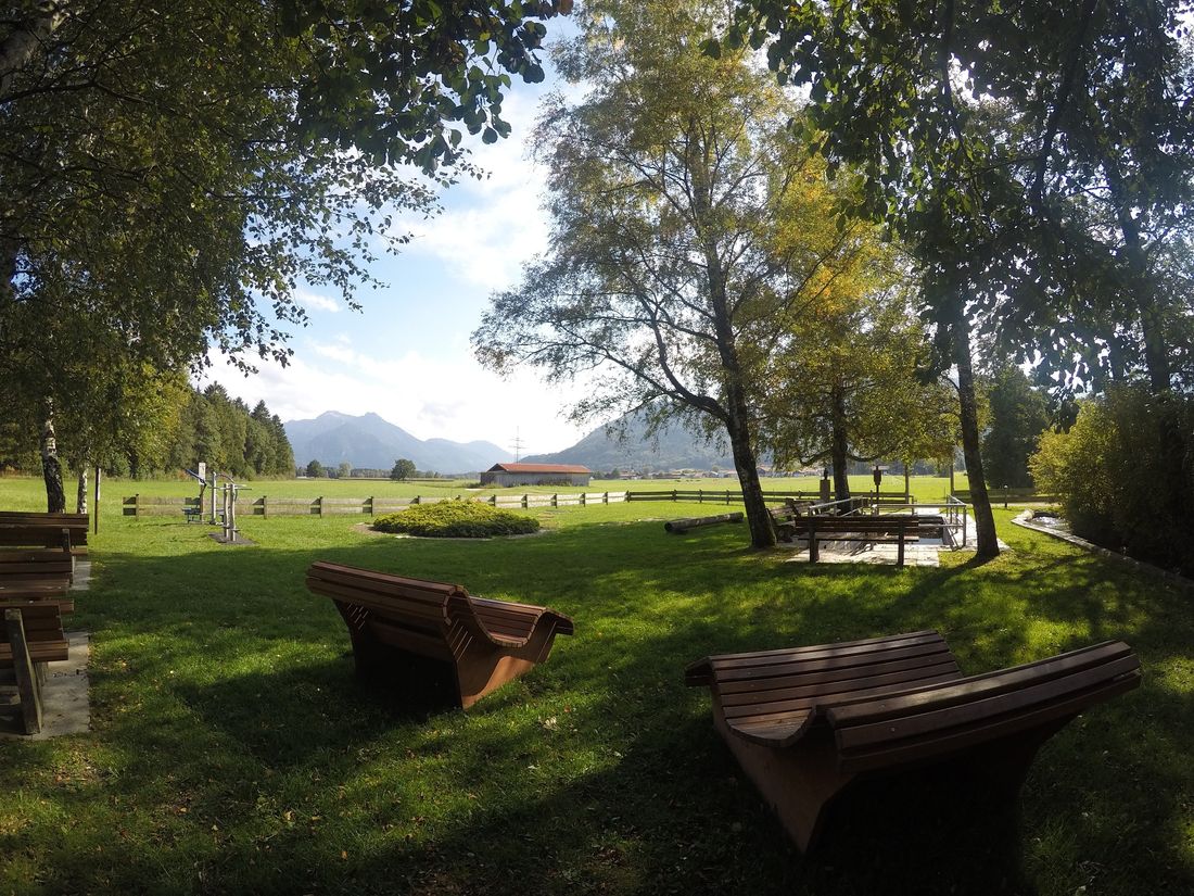 Liegen am Wassertretbecken