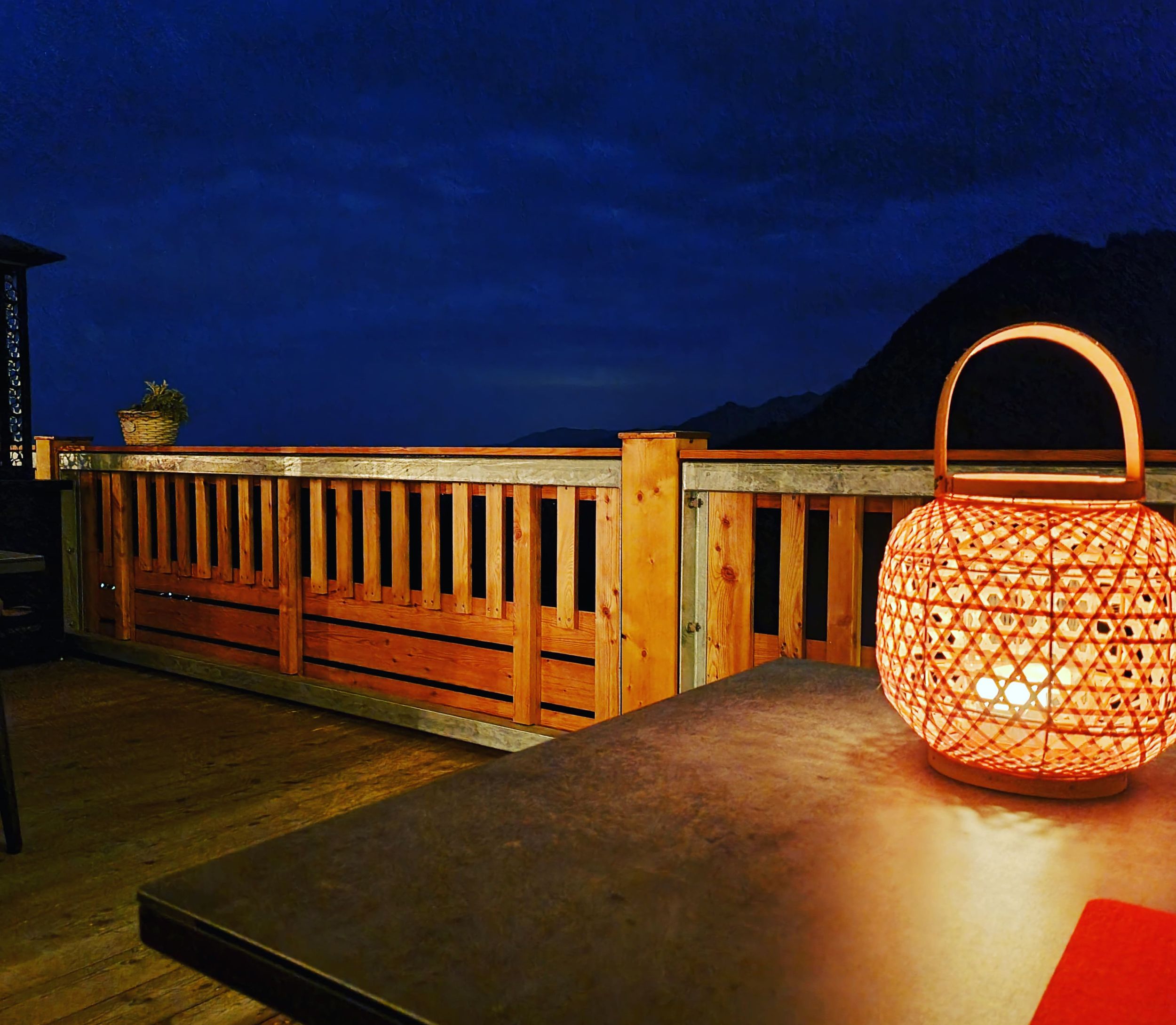 Terrasse Hotel Adersberg Nachts