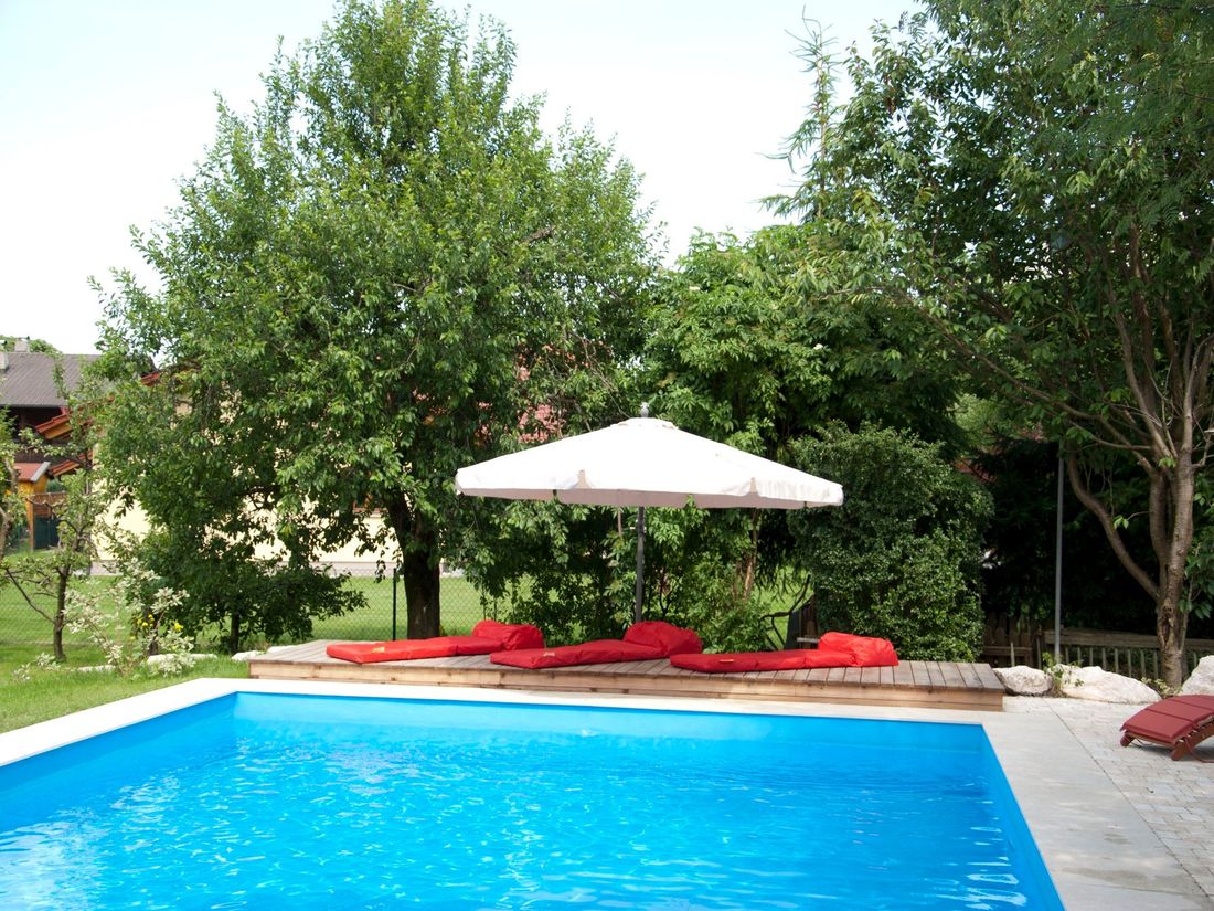 Pool mit Liegen