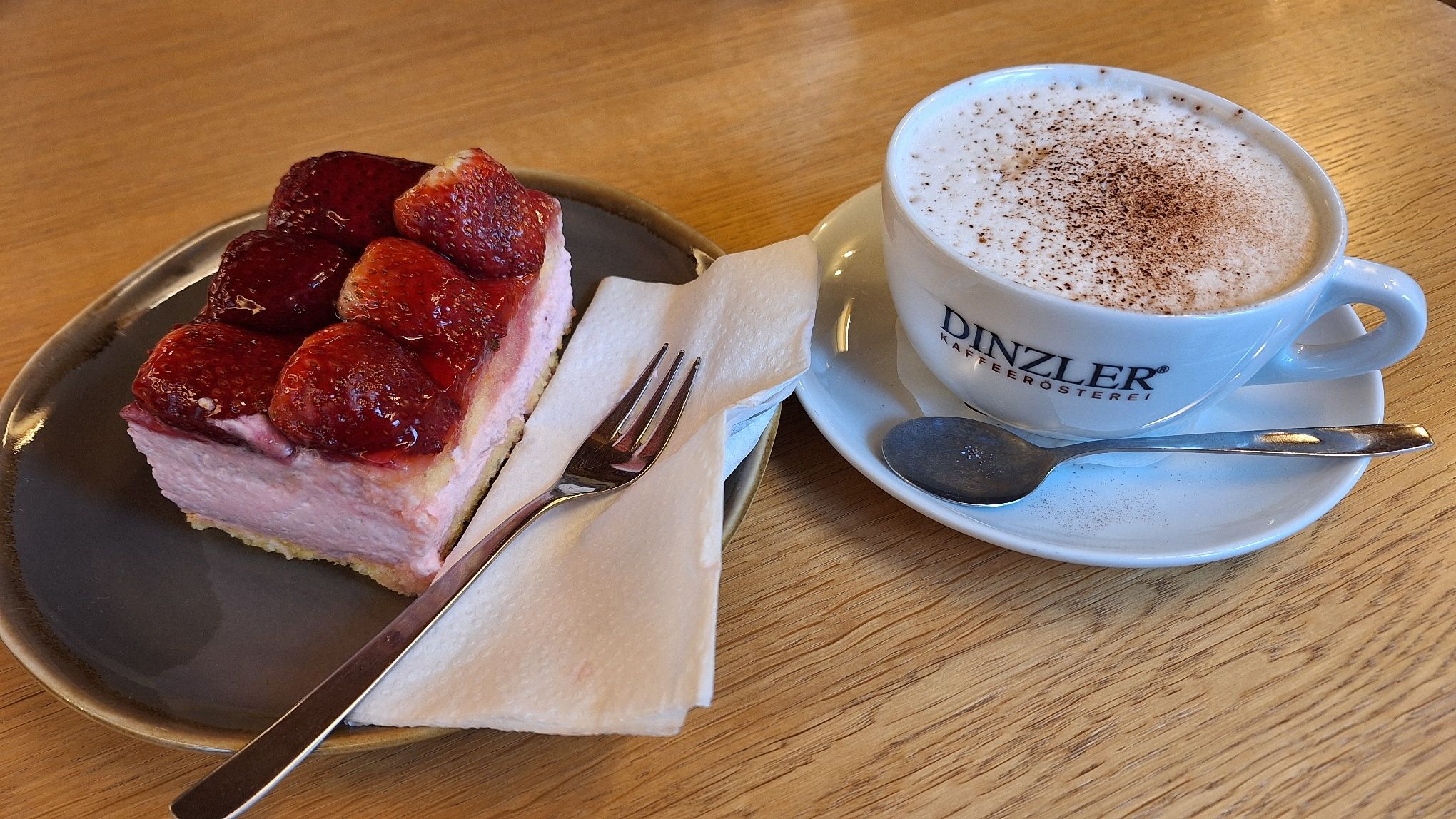 Kuchen und Kaffee im Cafe Schmuck