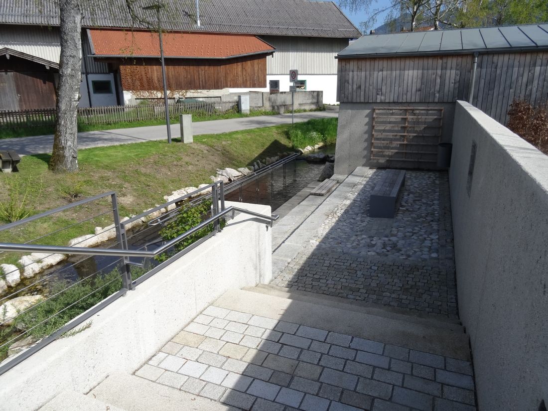 Wassertretbecken in Mietenkam