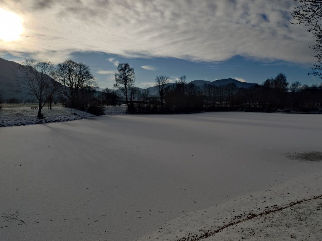Zugefrorener Reifinger See im Dezember